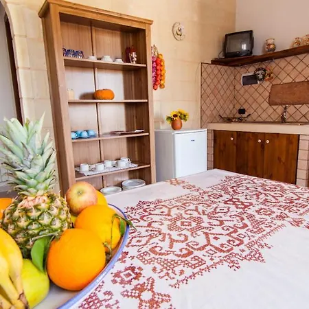 Couette-café Marida 4*